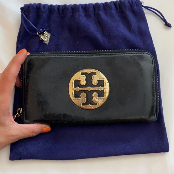 Tory Burch Handbags - Tory Burch classic wallet